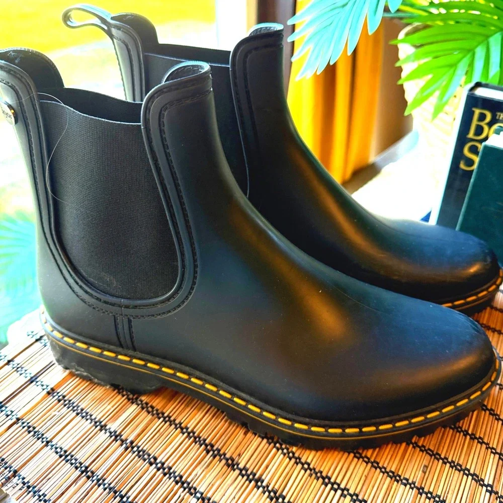 Igor Women Black Matte Chelsea Rain Boots Yellow Stitch Ankle Booties Waterproof